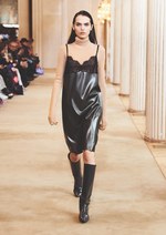 ニナ リッチ 2018-19年秋冬コレクション - ベーシックも視点を変えればアグレッシブに｜写真16