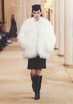 ニナ リッチ 2018-19年秋冬コレクション - ベーシックも視点を変えればアグレッシブに｜写真17