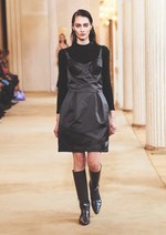 ニナ リッチ 2018-19年秋冬コレクション - ベーシックも視点を変えればアグレッシブに｜写真22