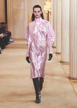 ニナ リッチ 2018-19年秋冬コレクション - ベーシックも視点を変えればアグレッシブに｜写真33