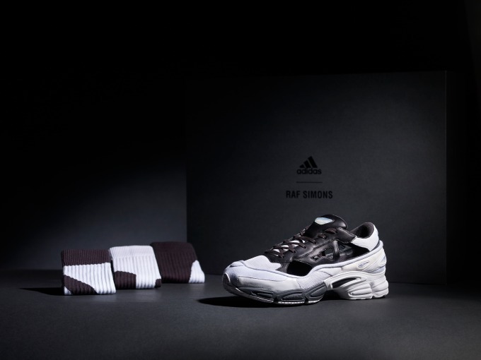 adidas ラブシモンズ　オズウィーゴ！ アディダス バイ ラフ・シモンズ、「オズウィーゴ」ベースの新作
