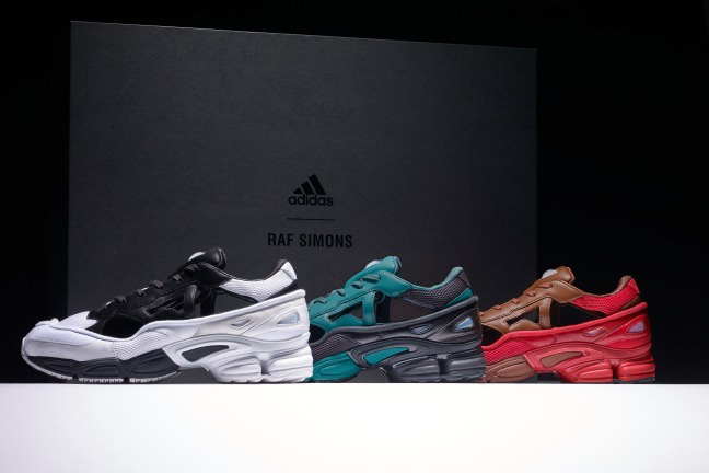 adidas EE7933 RAF SIMONSレッドグラデーションシューズ Buy Raf Simons x Ozweego Replicant 'Red Halo Blue' - EE7933