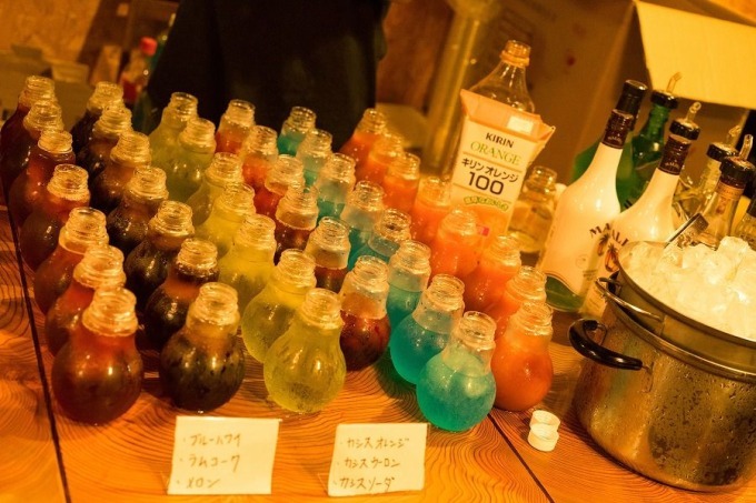 「春の酒フェスサングリア」東京・芝浦で - 10種類を飲み比べ、桜サングリアや電球グラスも｜写真3