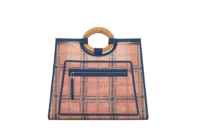 フェンディよりチェック柄バッグ＆限定色の「スペース モンキー」チャーム、松屋銀座で限定販売