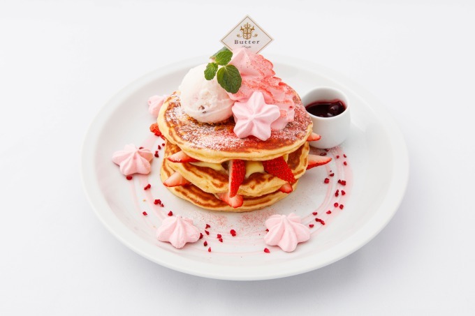 パンケーキ専門店バターの春限定“桜”メニュー、桜アイス＆苺を重ねたパンケーキや桜餅風ラテなど | 写真