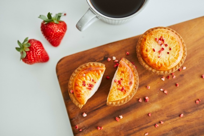 ベイク チーズタルト(BAKE CHEESE TART) ベイク 焼きたてストロベリーチーズタルト｜写真2