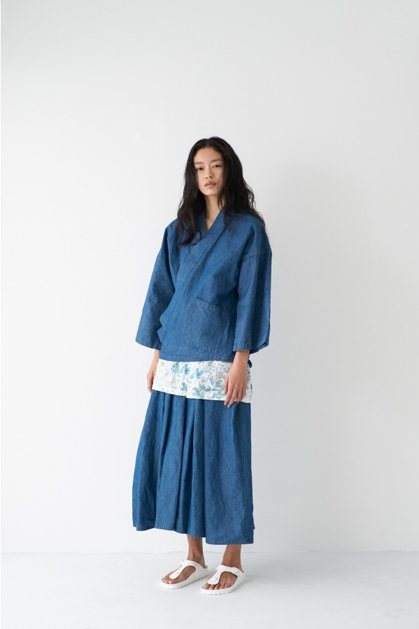 トローヴの和装ライン「和ROBE」春の新作 - コットンリネンデニムの半纏＆スカート型袴 | 写真