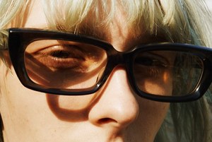 オリバー ゴールドスミスのアイウェア「KOLUS-s」コンティニュエ別注による限定モデル発売