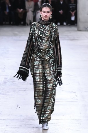 マメ 2018-19年秋冬コレクション - 日常に潜む色彩が魅せる新しい世界｜写真1