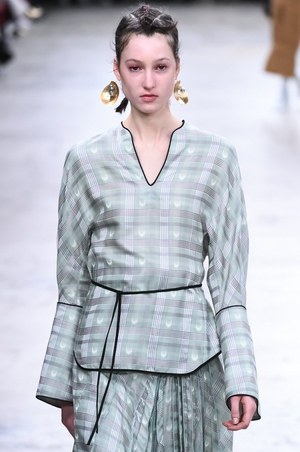 マメ 2018-19年秋冬コレクション - 日常に潜む色彩が魅せる新しい世界｜写真17