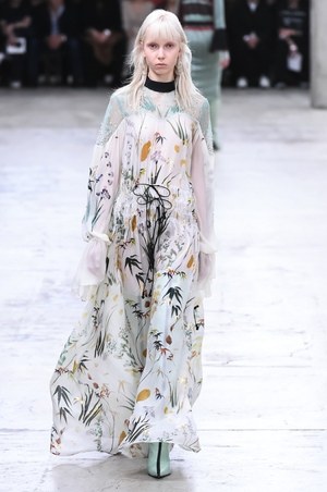 マメ 2018-19年秋冬コレクション - 日常に潜む色彩が魅せる新しい世界｜写真18