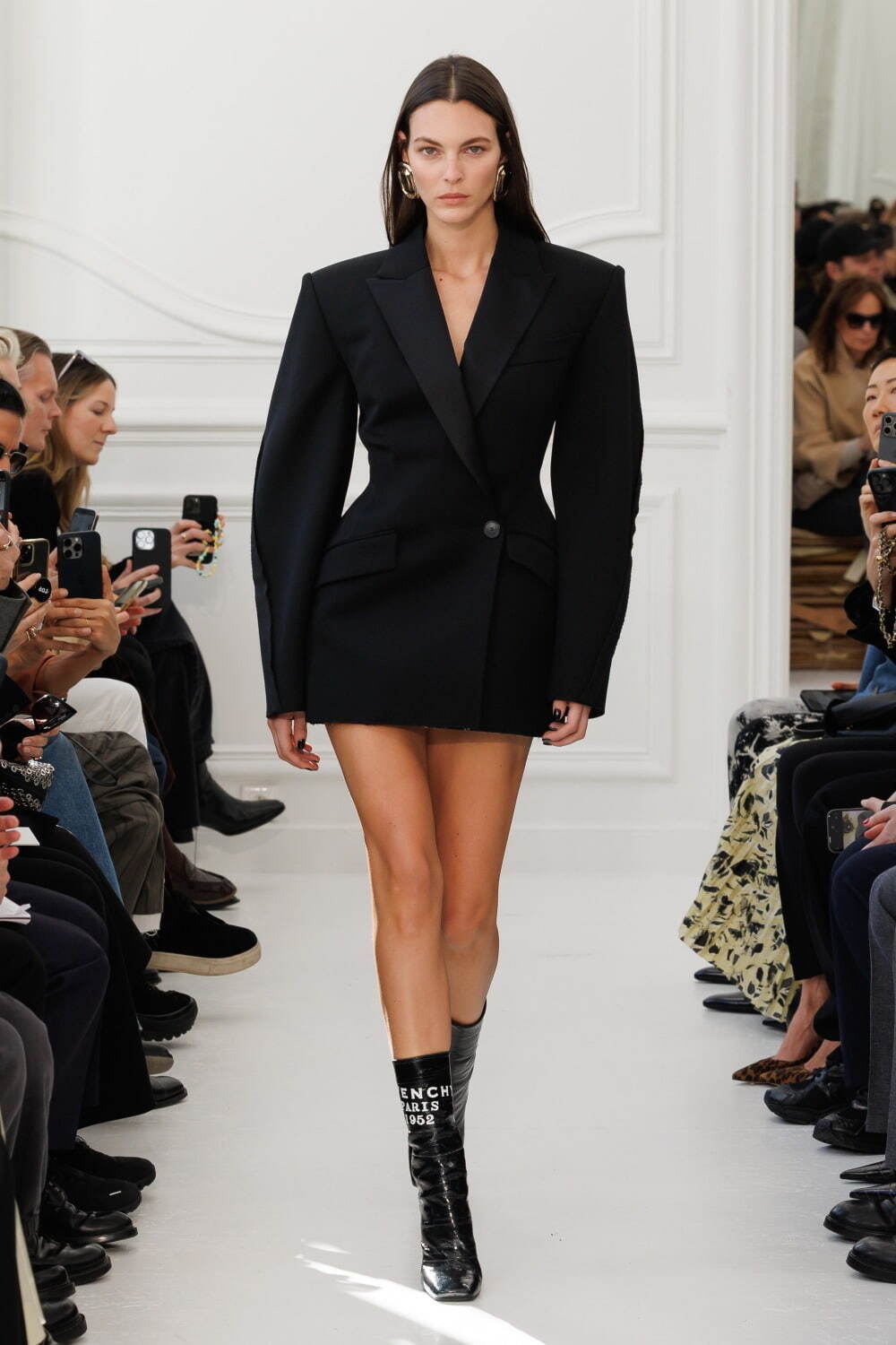 ジバンシィ(Givenchy) 2025-26年秋冬ウィメンズコレクション  - 写真3