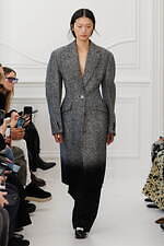 ジバンシィ 2025年秋冬コレクション - 女性の強さと繊細さ、官能性を描くテーラードスタイル｜写真9