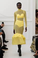 ジバンシィ 2025年秋冬コレクション - 女性の強さと繊細さ、官能性を描くテーラードスタイル｜写真11