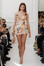 ジバンシィ 2025年秋冬コレクション - 女性の強さと繊細さ、官能性を描くテーラードスタイル｜写真29