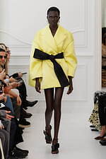 ジバンシィ 2025年秋冬コレクション - 女性の強さと繊細さ、官能性を描くテーラードスタイル｜写真36