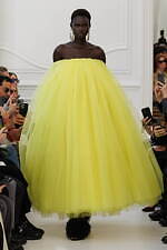 ジバンシィ 2025年秋冬コレクション - 女性の強さと繊細さ、官能性を描くテーラードスタイル｜写真52