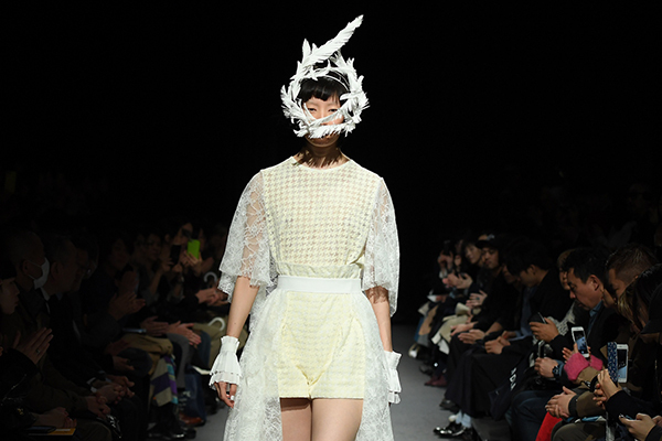 2018-19年秋冬東京コレクション｜ミドラ 2018-19年秋冬コレクション - 羽ばたく鳥たちが誘う、非日常の世界