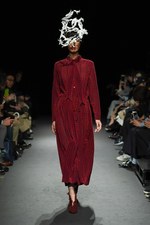 ミドラ 2018-19年秋冬コレクション - 羽ばたく鳥たちが誘う、非日常の世界｜写真1