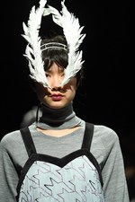 ミドラ 2018-19年秋冬コレクション - 羽ばたく鳥たちが誘う、非日常の世界｜写真11