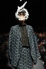 ミドラ 2018-19年秋冬コレクション - 羽ばたく鳥たちが誘う、非日常の世界｜写真19