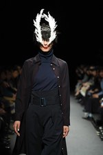 ミドラ 2018-19年秋冬コレクション - 羽ばたく鳥たちが誘う、非日常の世界｜写真24
