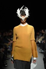 ミドラ 2018-19年秋冬コレクション - 羽ばたく鳥たちが誘う、非日常の世界｜写真30