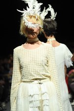 ミドラ 2018-19年秋冬コレクション - 羽ばたく鳥たちが誘う、非日常の世界｜写真46