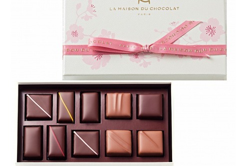 ラ・メゾン・デュ・ショコラの春の新作、"桜"の香るショコラや"花びら"型チョコをのせたエクレール