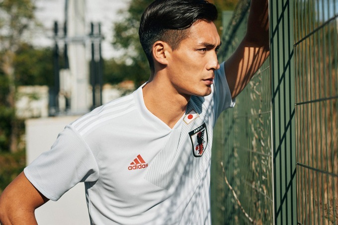 アディダスからサッカー日本代表の新アウェイユニフォーム - 槙野智章