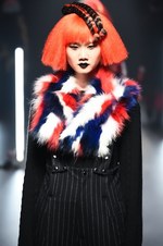 ヴィヴィアンノ スー 2018秋冬コレクション - 宇宙に遣いし者たちの溢れるパワー｜写真8