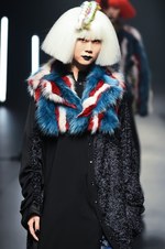 ヴィヴィアンノ スー 2018秋冬コレクション - 宇宙に遣いし者たちの溢れるパワー｜写真11