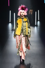 ヴィヴィアンノ スー 2018秋冬コレクション - 宇宙に遣いし者たちの溢れるパワー｜写真32