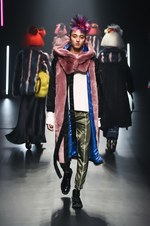 ヴィヴィアンノ スー 2018秋冬コレクション - 宇宙に遣いし者たちの溢れるパワー｜写真46