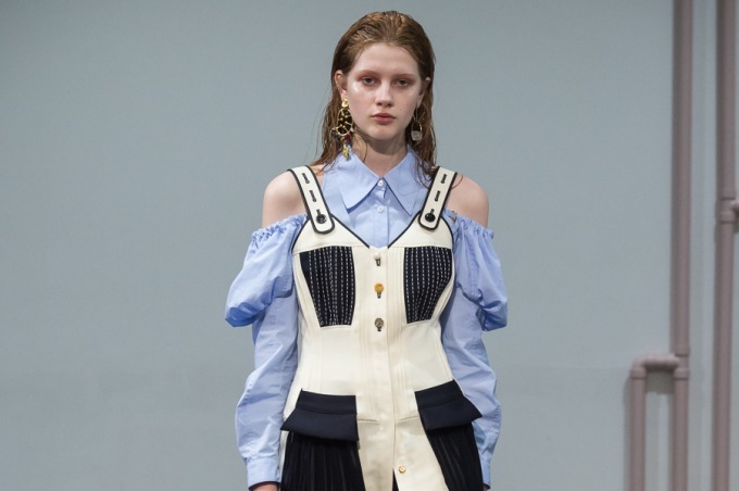 2018-19年秋冬東京コレクション｜アキコアオキ 2018-19年秋冬コレクション - シンプルなカラーとマスキュリン