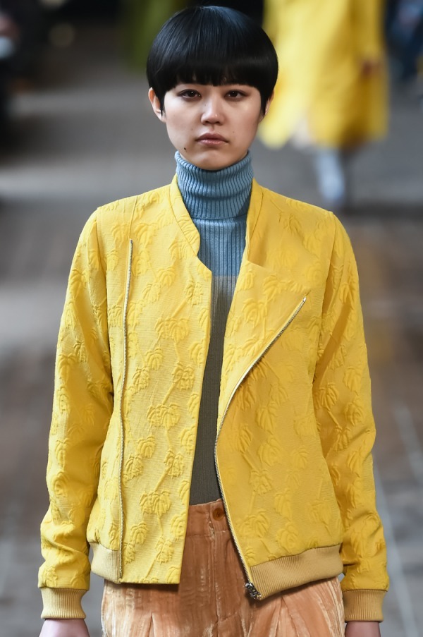 まとふ(matohu) 2018-19年秋冬ウィメンズコレクション  - 写真3