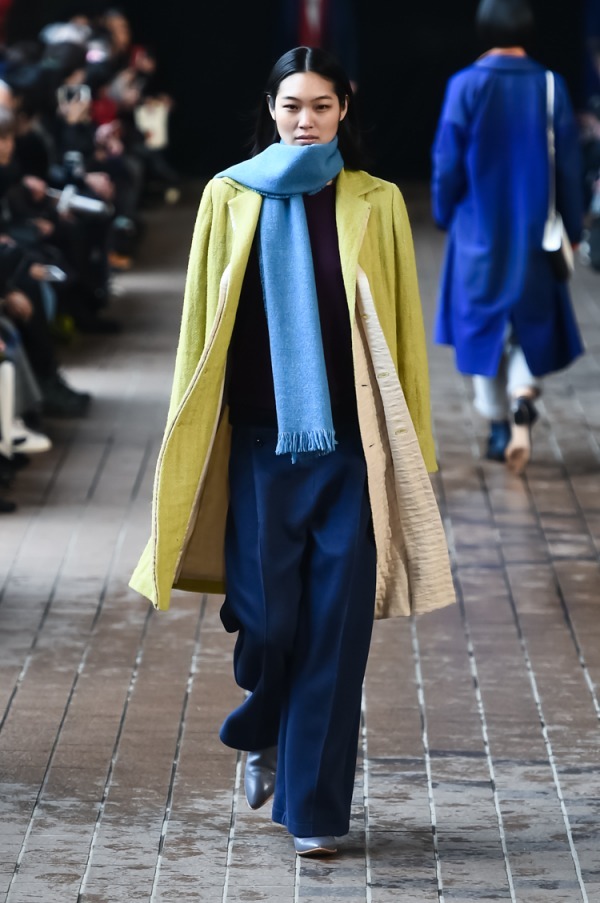 まとふ(matohu) 2018-19年秋冬ウィメンズコレクション  - 写真12