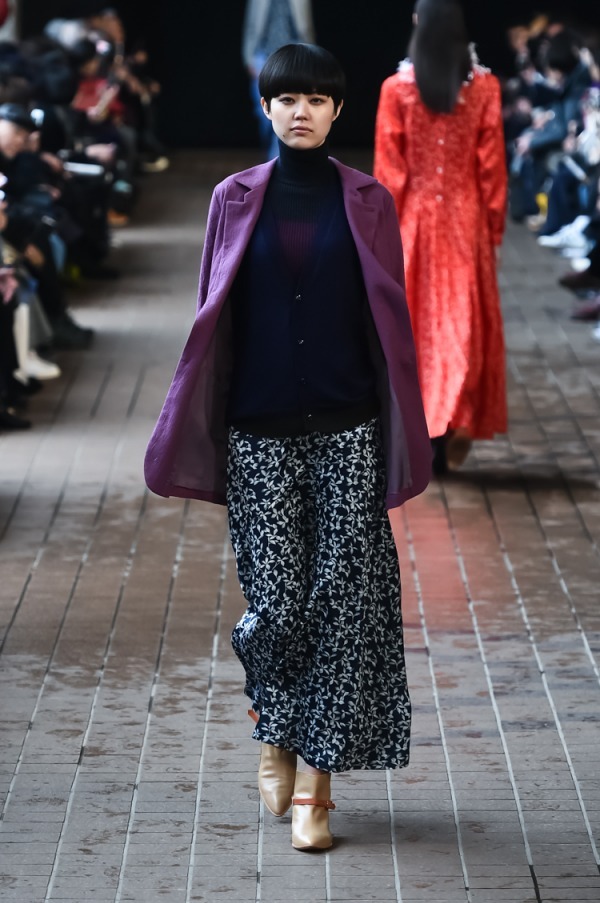 まとふ(matohu) 2018-19年秋冬ウィメンズコレクション  - 写真23