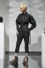 ヨウヘイ オオノ 2018-19年秋冬コレクション - 空間に溶け込む“プロダクト”としての服｜写真2