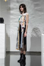 ヨウヘイ オオノ 2018-19年秋冬コレクション - 空間に溶け込む“プロダクト”としての服｜写真4