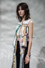 ヨウヘイ オオノ 2018-19年秋冬コレクション - 空間に溶け込む“プロダクト”としての服｜写真5