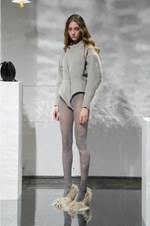 ヨウヘイ オオノ 2018-19年秋冬コレクション - 空間に溶け込む“プロダクト”としての服｜写真8