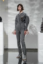 ヨウヘイ オオノ 2018-19年秋冬コレクション - 空間に溶け込む“プロダクト”としての服｜写真10