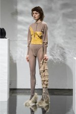 ヨウヘイ オオノ 2018-19年秋冬コレクション - 空間に溶け込む“プロダクト”としての服｜写真12