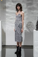 ヨウヘイ オオノ 2018-19年秋冬コレクション - 空間に溶け込む“プロダクト”としての服｜写真14