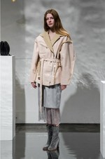 ヨウヘイ オオノ 2018-19年秋冬コレクション - 空間に溶け込む“プロダクト”としての服｜写真17