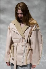 ヨウヘイ オオノ 2018-19年秋冬コレクション - 空間に溶け込む“プロダクト”としての服｜写真18