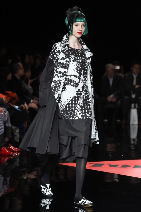 トクコ・プルミエヴォル 2018-19年秋冬コレクション - 原点であるパリ 