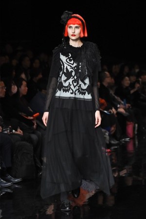 トクコ・プルミエヴォル 2018-19年秋冬コレクション - 原点であるパリ 