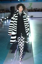 G.V.G.V. 2018年秋冬コレクション - サイケデリックな柄×刺激的な着こなし｜写真1